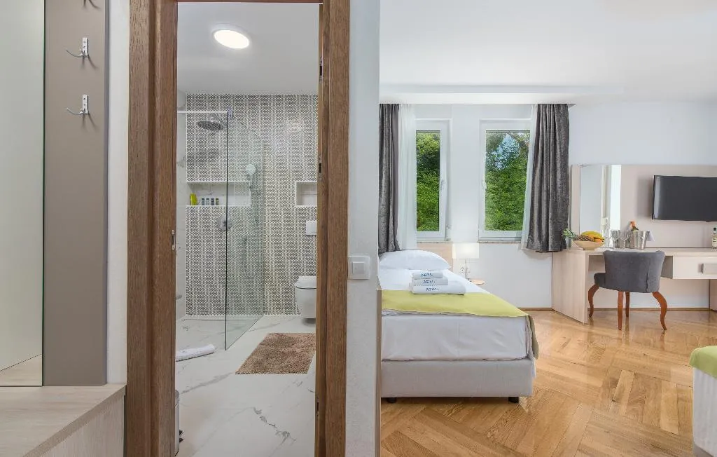 TRIPLE WITH TERRACE Room, Aparthotel Adeo, Istria
