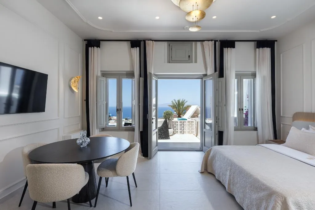 JUNIOR SUITE EXECUTIVE KING BED Room, La Madeleine Oia, Santorini