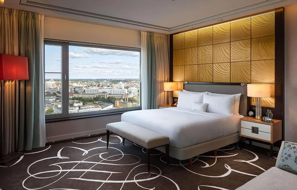 SUITE KING SIZE BED Room, Waldorf Astoria Berlin, Berlin