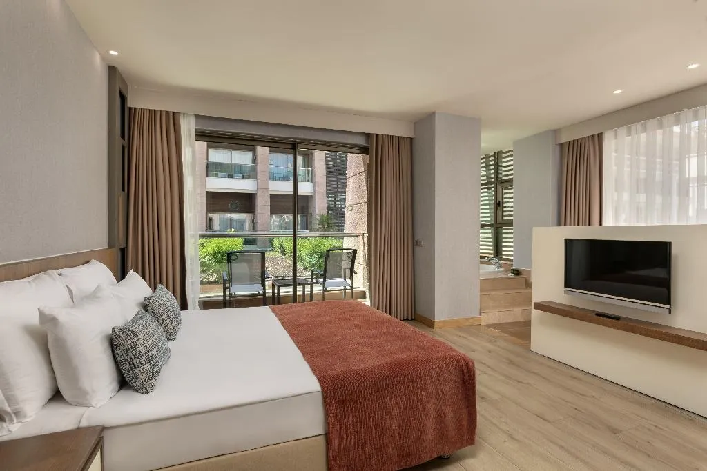 FAMILY ROOM WITH JACUZZI Room, Sherwood Dreams Resort, Antalya