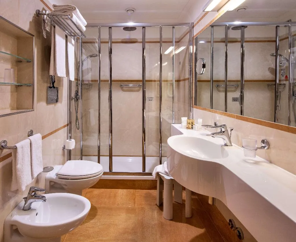 DOUBLE SUPERIOR Room, UNA HOTELS Galles Milano, Milan
