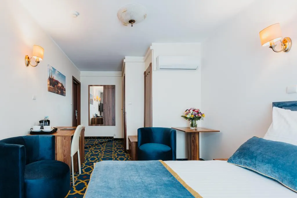 DOUBLE STANDARD Room, Jan, Krakow