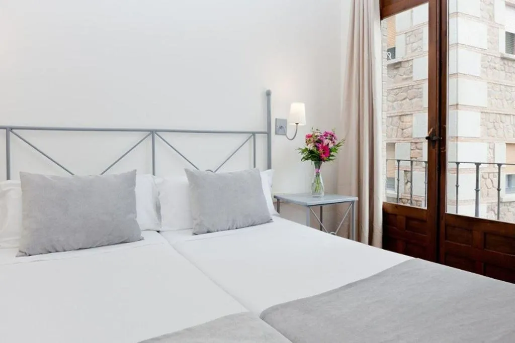 TRIPLE CLASSIC Room, Sercotel Toledo Imperial, Madrid
