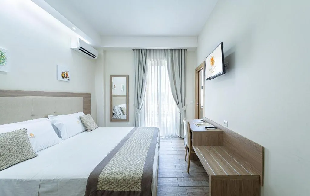 Room, Hotel Del Sole, Naples