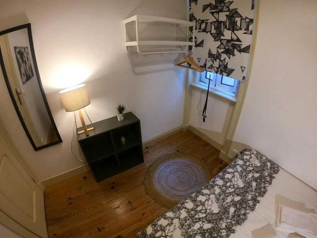 Room, Dukostel, Lisbon
