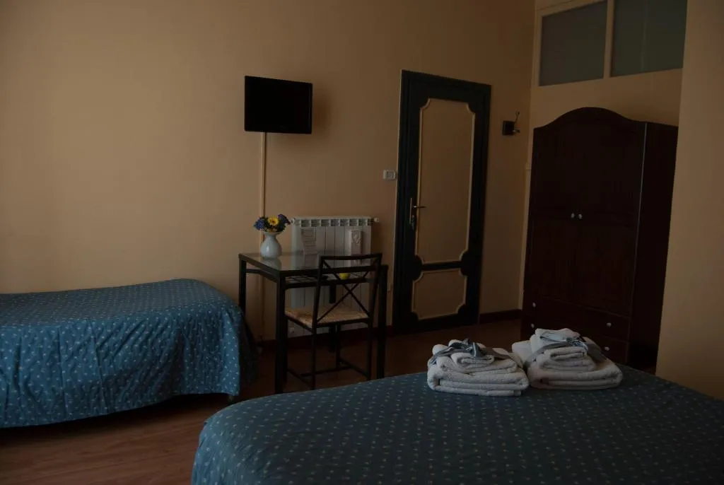 Room, Monteoliveto Bed And Breakfast, Naples