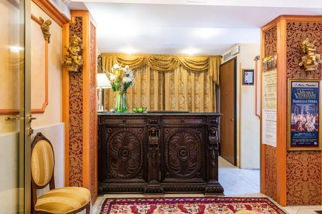 Lobby, A Tribute To Music, Venice