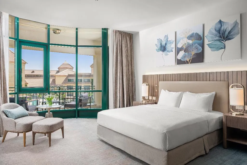 SUITE DELUXE KING BED Room, Hilton Pyramids Golf, Cairo