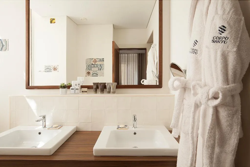 JUNIOR SUITE STANDARD Room, Corpo Santo Lisbon Historical Hotel, Lisbon