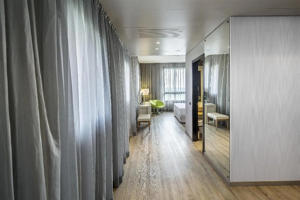 Room, NH Milano Fiera, Milan
