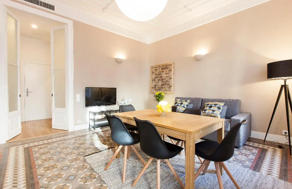 APARTMENT TWO BEDROOMS TWO BATHROOMS Room, Aspasios Urquinaona Design, Barcelona