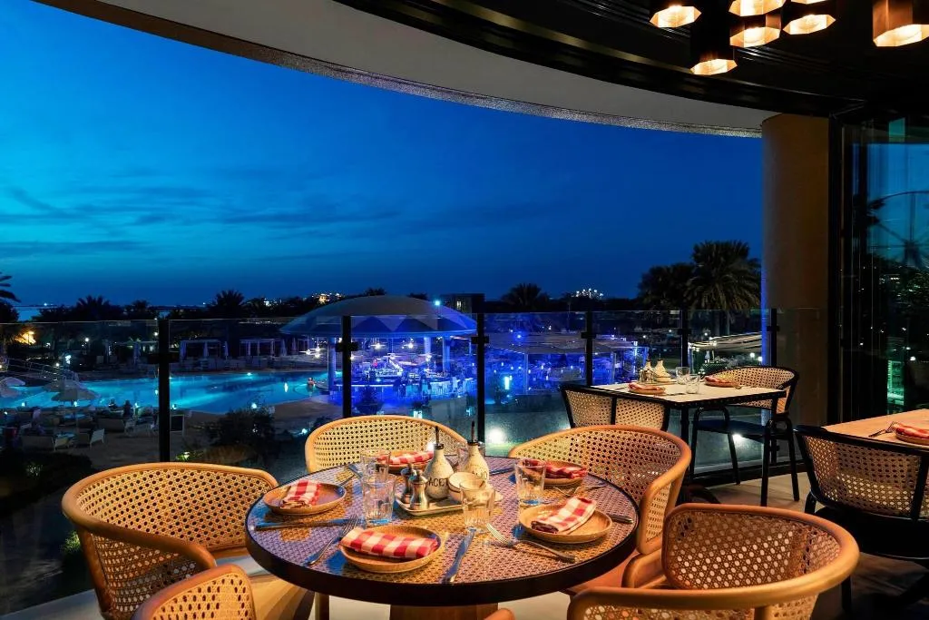 Restaurant, Le Royal Meridien Beach Resort and Spa, Dubai