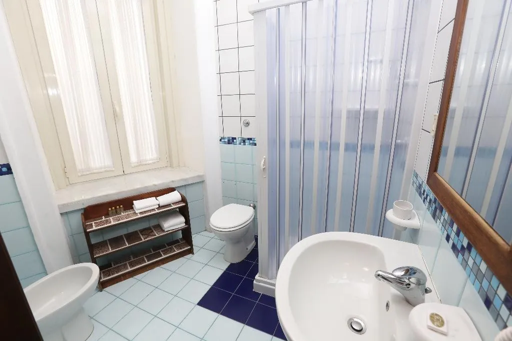 DOUBLE STANDARD Room, Santa Lucia 50, Naples