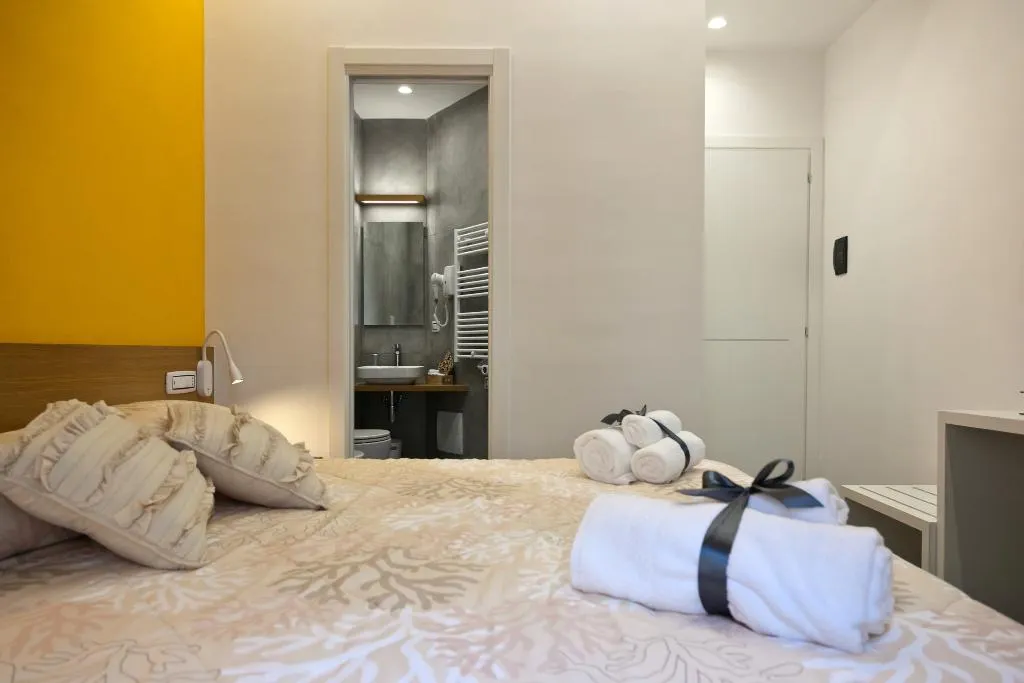DOUBLE WITH BALCONY Room, Domus Schilizzi Guesthouse, Naples