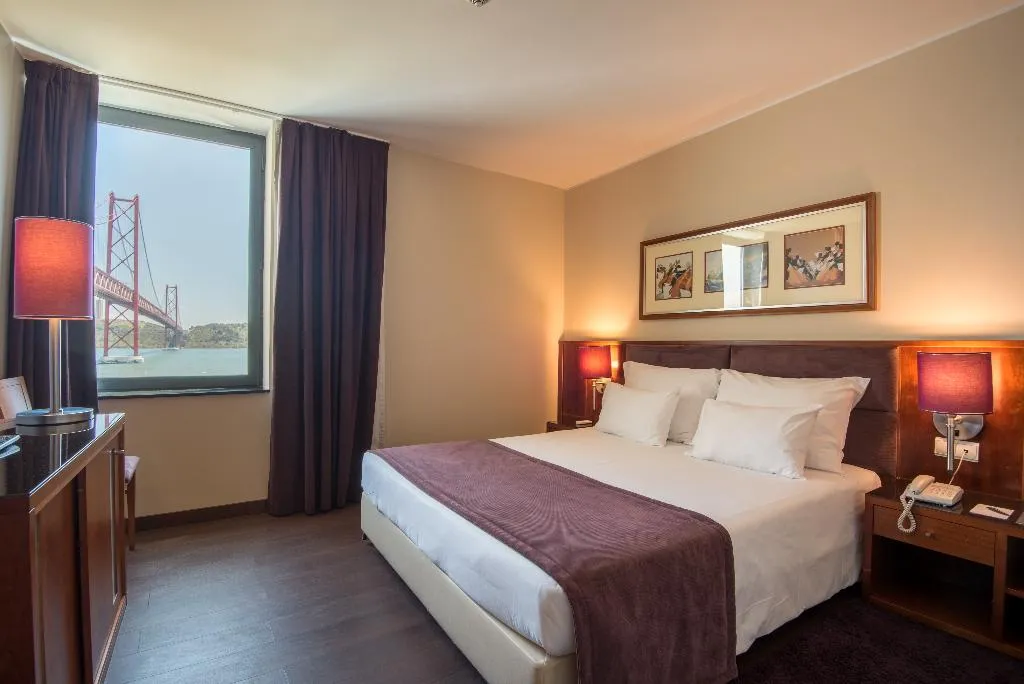 JUNIOR SUITE CLASSIC Room, Vila Gale Opera, Lisbon