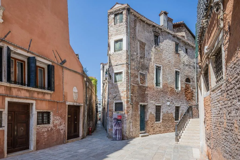 APARTMENT ONE BEDROOM TWO BATHROOMS Room, Palazzo Paruta, Venice