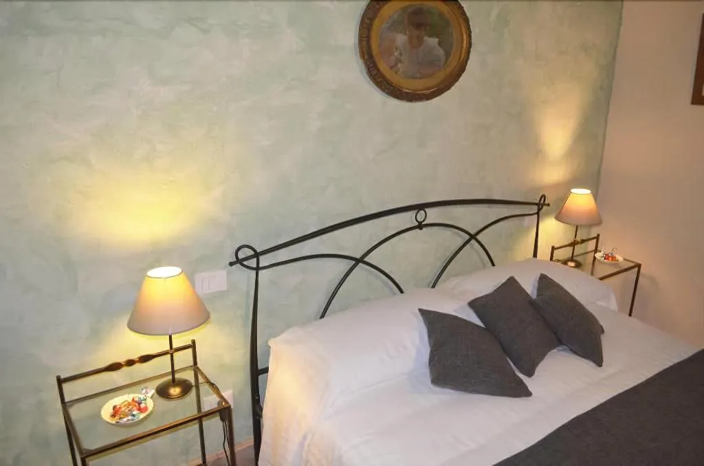 Room, Casale Colleoni, Rome