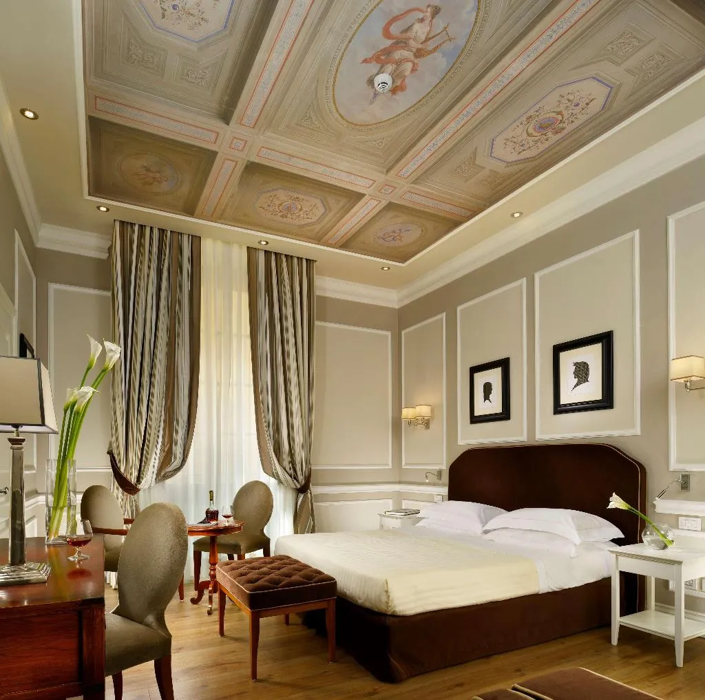 Room, Calzaiuoli, Florence