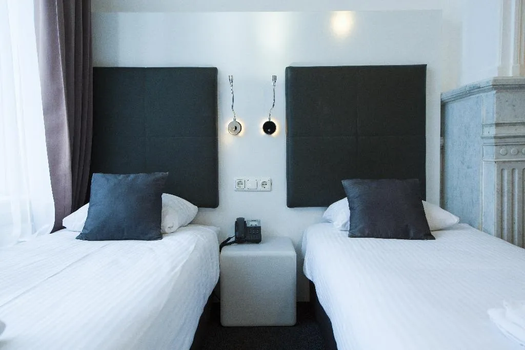 TWIN TWO BEDS Room, Hotel Vossius Vondelpark, Amsterdam