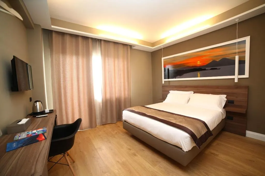 Room, 7Th Floor Suite, Naples