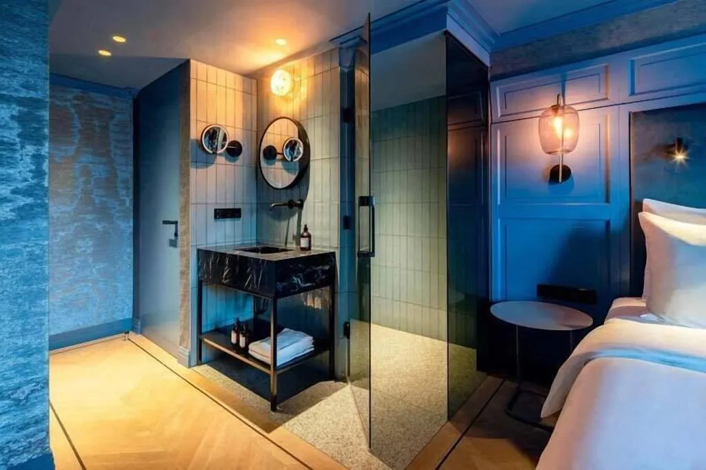Room, The Highlander, Amsterdam