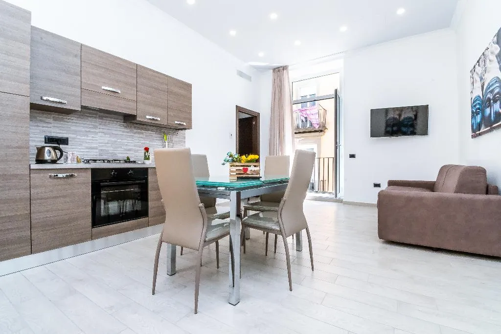 APARTMENT MOUNTAIN VIEW Room, Palazzo Settembrini 49, Naples