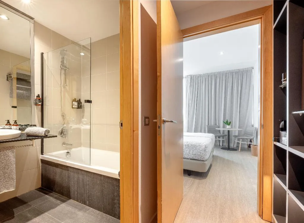 Double or Twin STANDARD Room, Innside Barcelona Aeropuerto, Barcelona