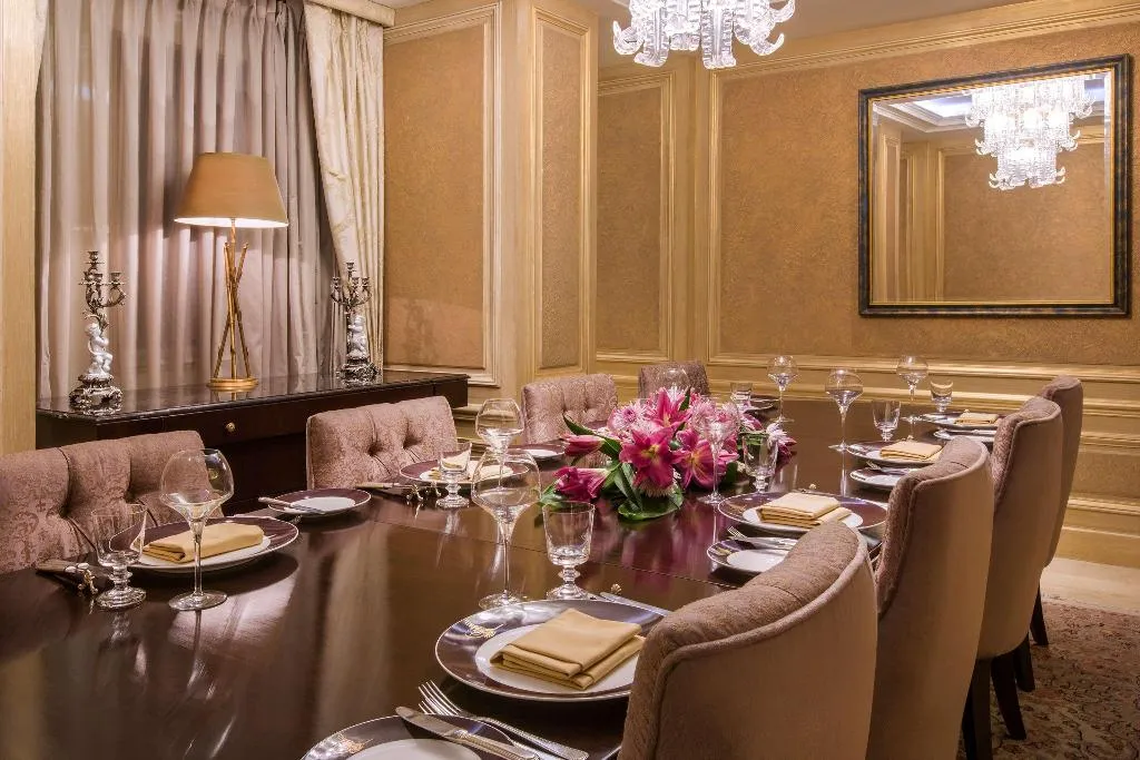 SUITE STANDARD Room, Kempinski Nile Hotel Garden City Cairo, Cairo