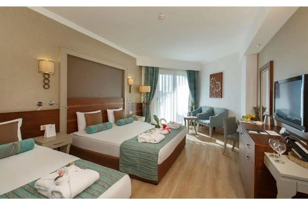 FAMILY ROOM STANDARD Room, Side Crown Palace, Antalya