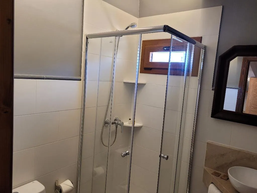 TRIPLE BASIC Room, Casal de Petra - Rooms & Pool, Majorca