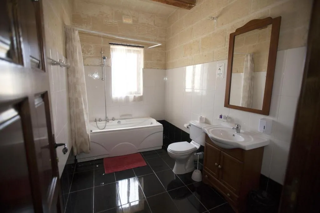 Room, Grotto's Paradise B&B, Gozo