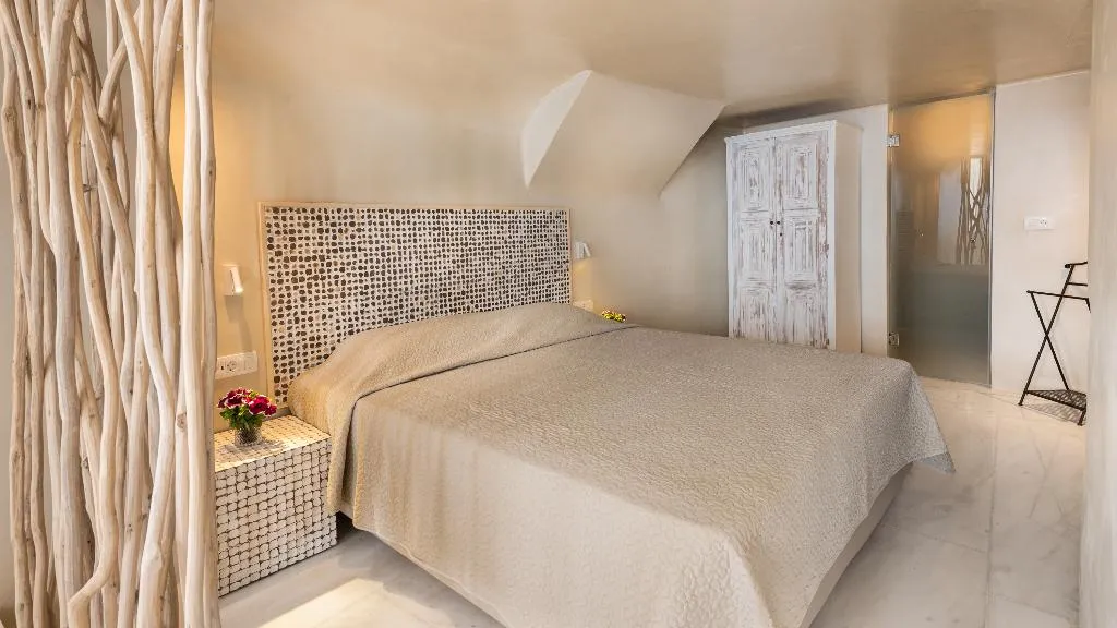 VILLA WITH JACUZZI Room, Armeni Luxury Villas, Santorini