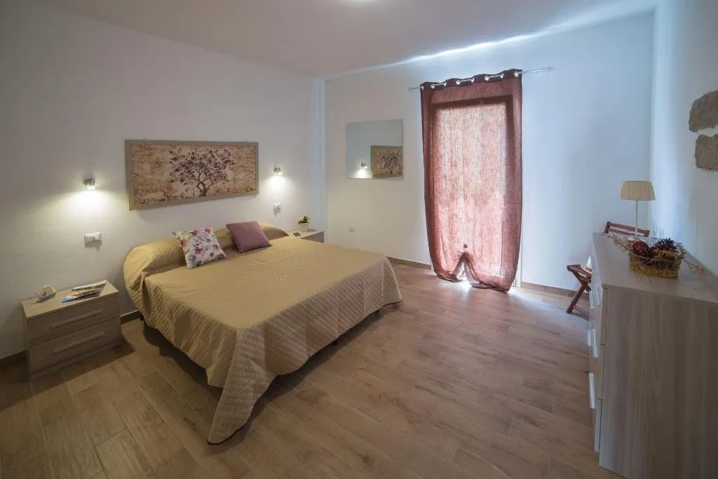 Room, Domus Olbia Inn, Olbia