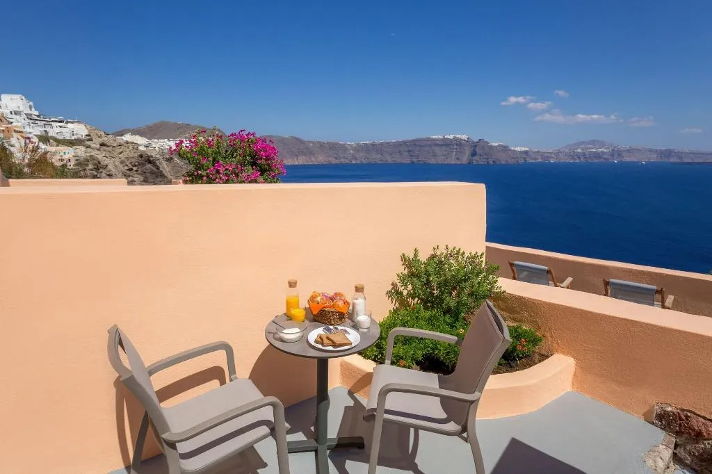 Room, Horizon Aeifos Suites, Santorini