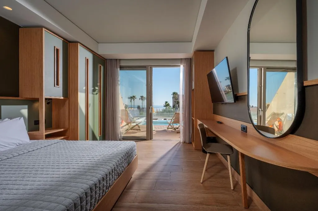 SUITE WITH PRIVATE POOL Room, Royal & Imperial Belvedere Resort, Crete