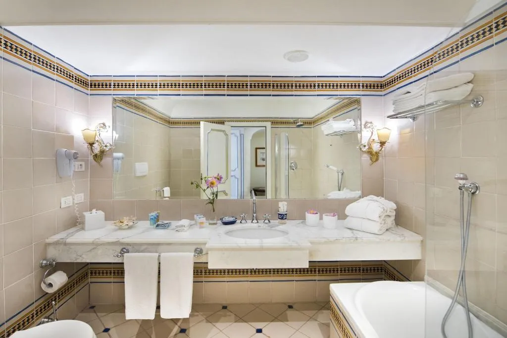Double or Twin KING SIZE BED Room, Punta Regina, Naples