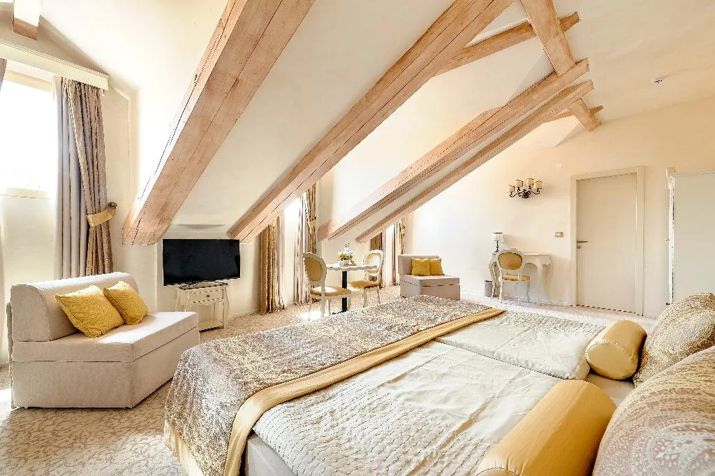 SUITE DELUXE ONE BED Room, Heritage Hotel Life Palace, Split