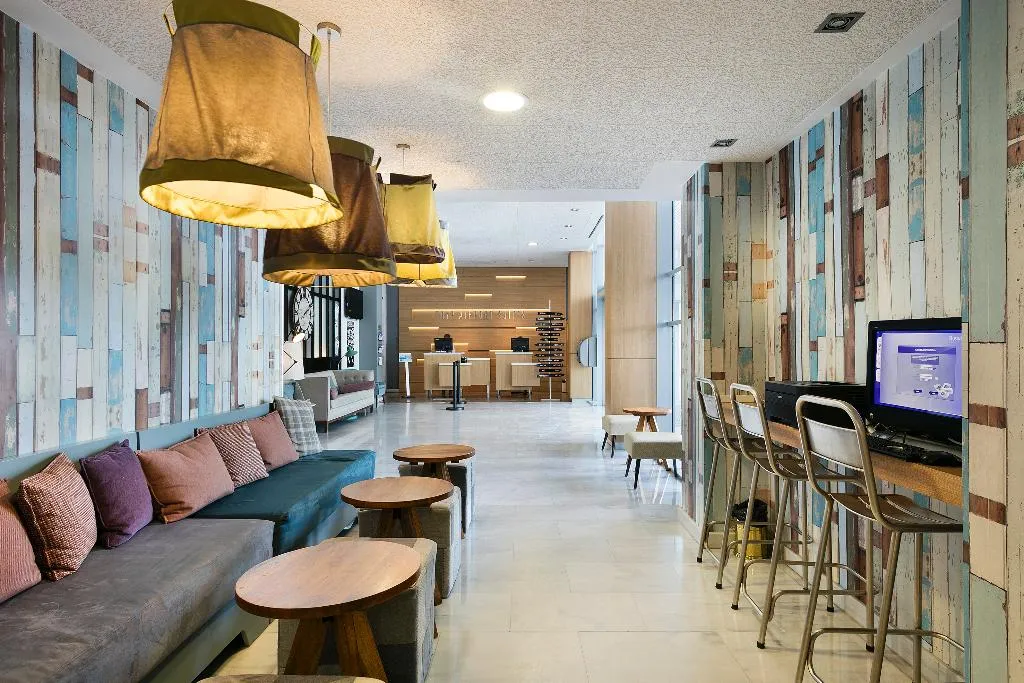Lobby, Madrid Airport Suites Affiliated By Melia, Madrid
