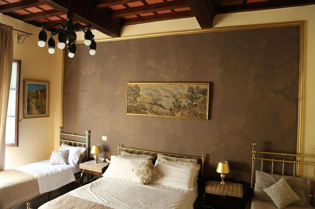 Room, Riverbanks, Florence