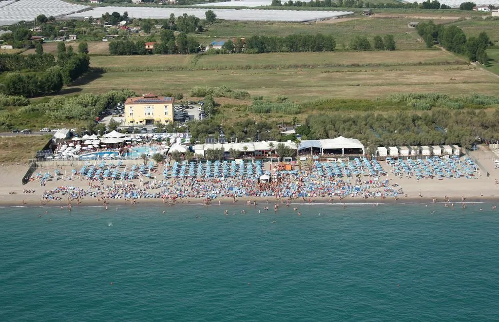 Beach, La Isla Resort, Naples