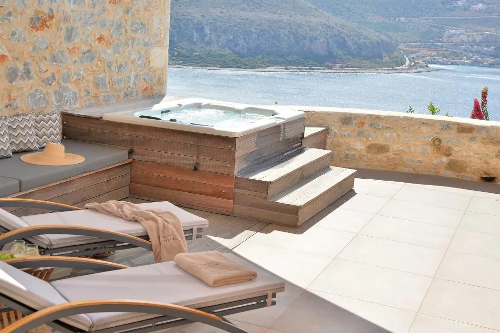 SUITE WITH JACUZZI Room, Akrolithi Boutique Hotel & Suites, Kalamata