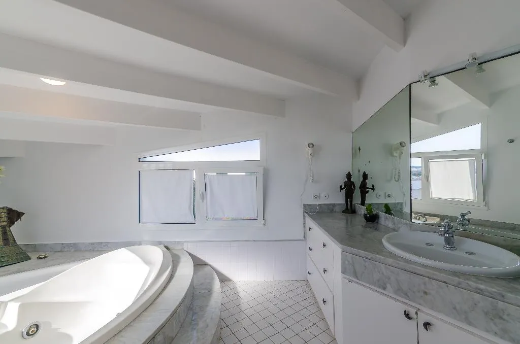 DOUBLE WITH SHARED BATHROOM Room, Starbal, Menorca