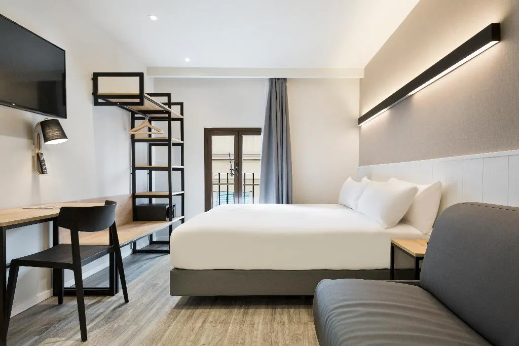 TRIPLE STANDARD Room, Acta bcn 40, Barcelona