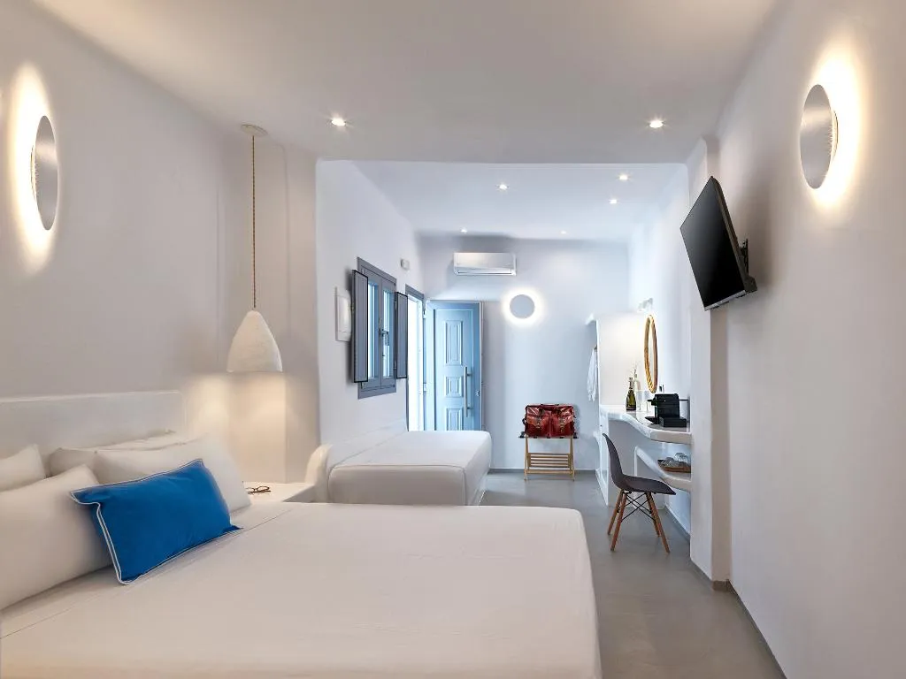 TRIPLE DELUXE GARDEN VIEW Room, Tatakis Design Hotel, Fira, Santorini