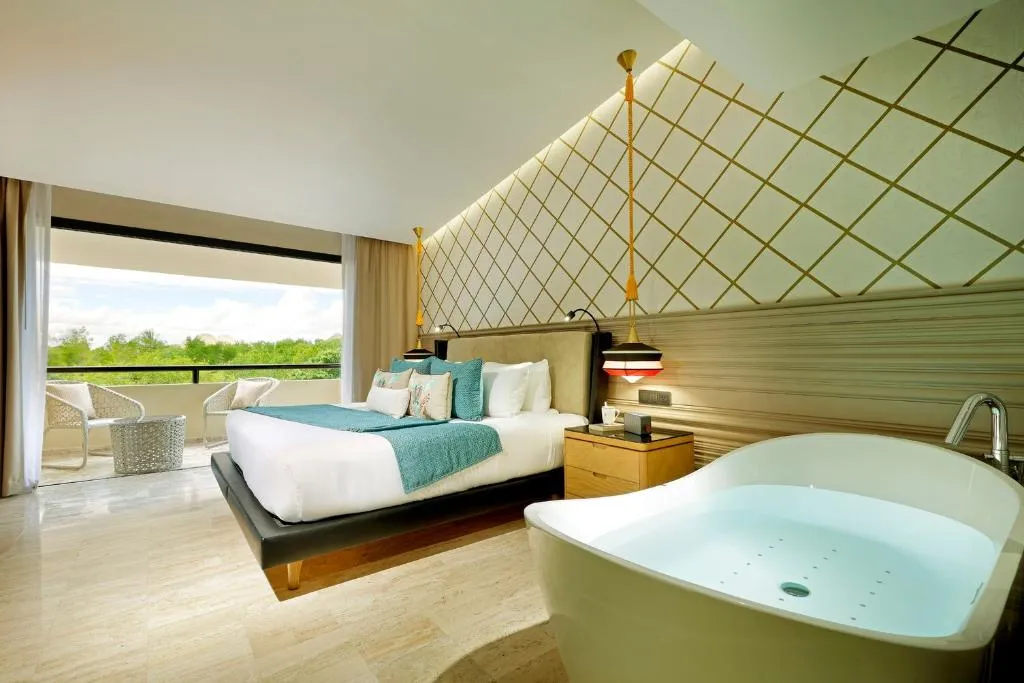 SUITE WITH JACUZZI Room, TRS Yucatan Hotel, Cancun Area