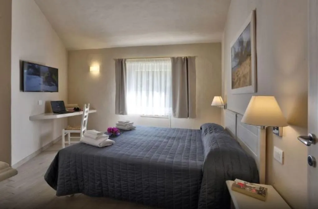 Room, Nibaru, Olbia