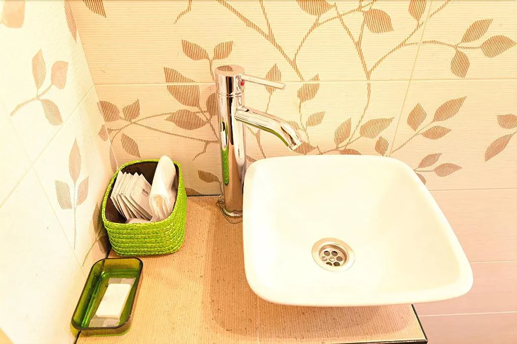 Room, Huerto San Antonio, Madrid