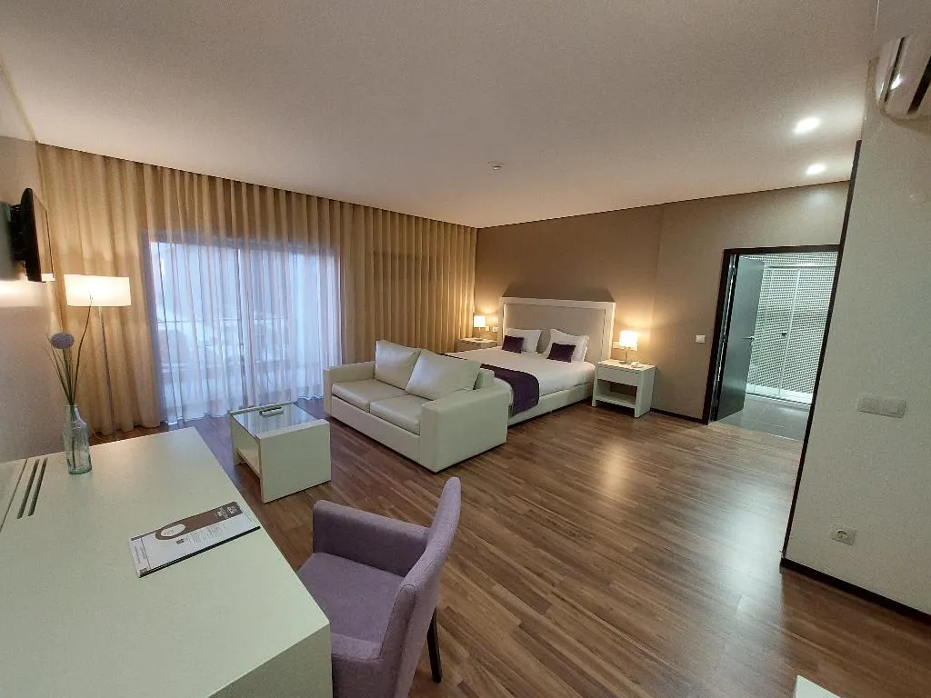 FAMILY ROOM STANDARD Room, Hotel Monte Lírio, Porto