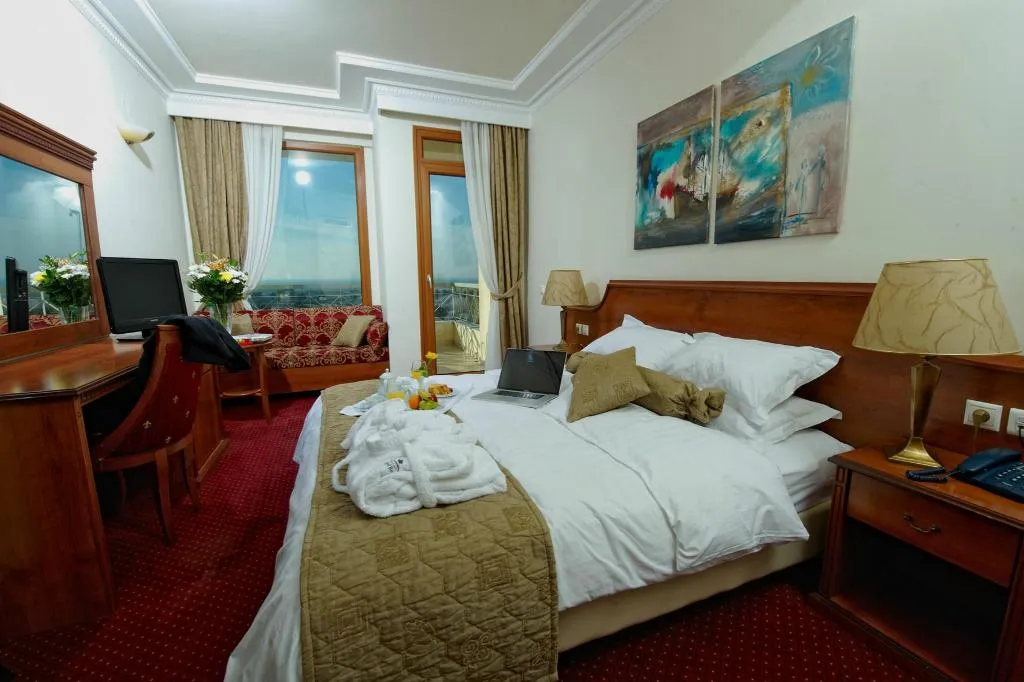 FAMILY ROOM STANDARD Room, Royal Hotel Thessaloniki, Halkidiki