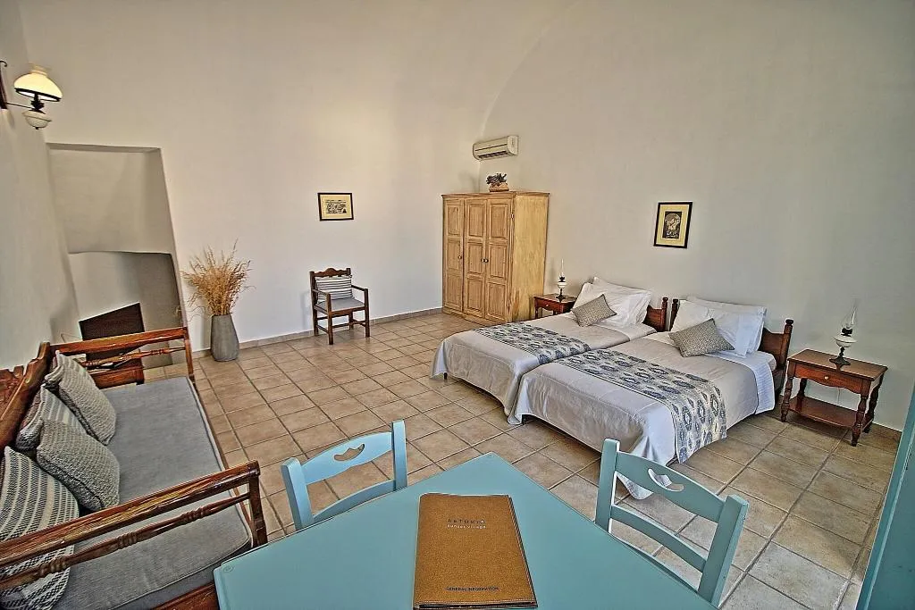 APARTMENT CAPACITY 4 Room, Aethrio Sunset Village, Santorini
